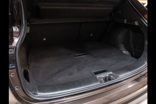Nissan QASHQAI 1.3 MHEV N-Connecta, Navi, Cruise, Clima, 360 Cam, Trekhaak, Private Glas, PDC, Volledig Onderhoud