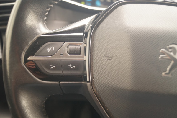 Peugeot 2008 1.2 PureTech Allure -NAVI-ECC-CAM-TREKHAAK-PDC-