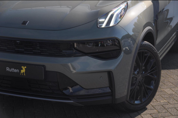 Lynk & Co 01 276PK Automaat More / Adaptive cruise control / Leren bekleding / Elektrisch verstelbare stoelen / Schuif- kanteldak / Trekhaak / Stoel- en stuurverwarming / Parkeersensoren V+A / 360 Graden Camera / Elektrische achterklep / 20" lichtmetalen velgen