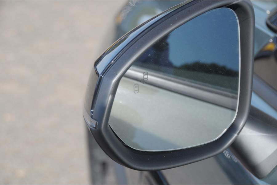 Lynk & Co 01 276PK Automaat More / Adaptive cruise control / Leren bekleding / Elektrisch verstelbare stoelen / Schuif- kanteldak / Trekhaak / Stoel- en stuurverwarming / Parkeersensoren V+A / 360 Graden Camera / Elektrische achterklep / 20" lichtmetalen velgen