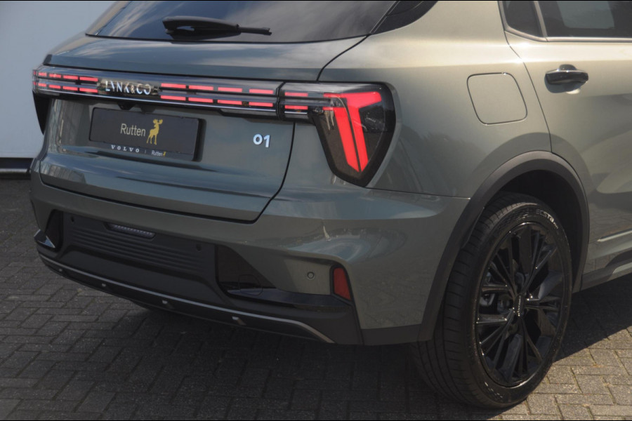 Lynk & Co 01 276PK Automaat More / Adaptive cruise control / Leren bekleding / Elektrisch verstelbare stoelen / Schuif- kanteldak / Trekhaak / Stoel- en stuurverwarming / Parkeersensoren V+A / 360 Graden Camera / Elektrische achterklep / 20" lichtmetalen velgen