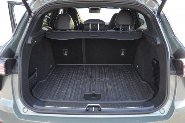 Lynk & Co 01 276PK Automaat More / Adaptive cruise control / Leren bekleding / Elektrisch verstelbare stoelen / Schuif- kanteldak / Trekhaak / Stoel- en stuurverwarming / Parkeersensoren V+A / 360 Graden Camera / Elektrische achterklep / 20" lichtmetalen velgen