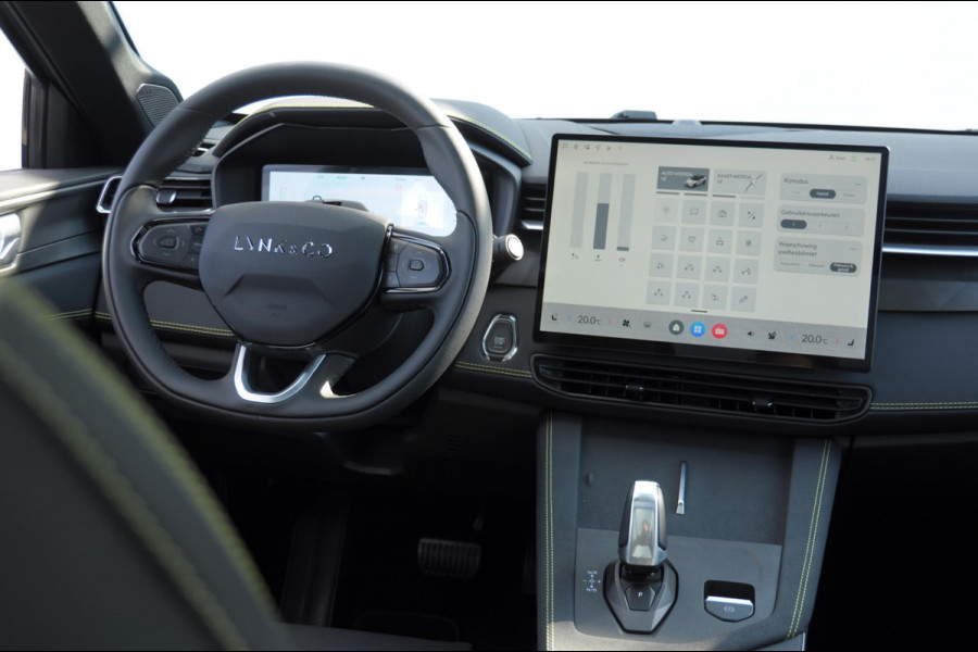 Lynk & Co 01 276PK Automaat More / Adaptive cruise control / Leren bekleding / Elektrisch verstelbare stoelen / Schuif- kanteldak / Trekhaak / Stoel- en stuurverwarming / Parkeersensoren V+A / 360 Graden Camera / Elektrische achterklep / 20" lichtmetalen velgen