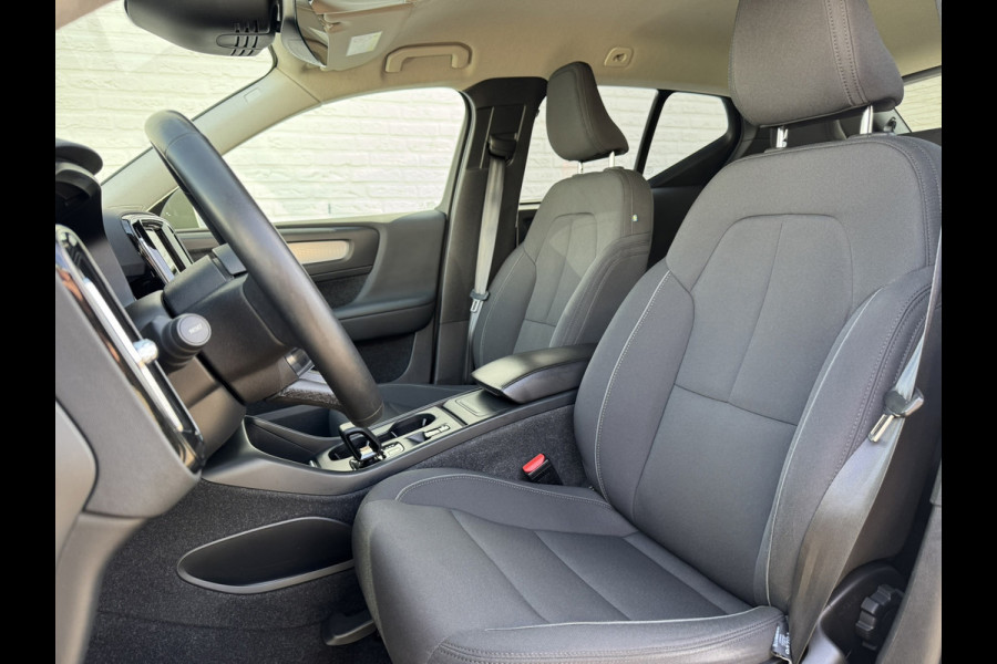 Volvo XC40 1.5 T3 Momentum Automaat Navi Camera Clima Carplay Adapt.cruiseTrekhaak ALl-Seasonbanden