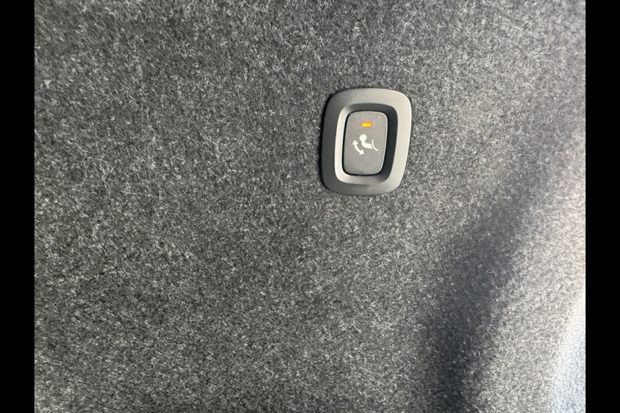 Volvo XC40 1.5 T3 Momentum Automaat Navi Camera Clima Carplay Adapt.cruiseTrekhaak ALl-Seasonbanden