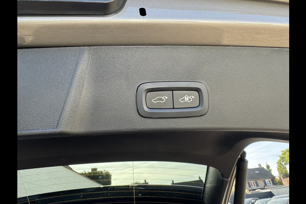 Volvo XC40 1.5 T3 Momentum Automaat Navi Camera Clima Carplay Adapt.cruiseTrekhaak ALl-Seasonbanden