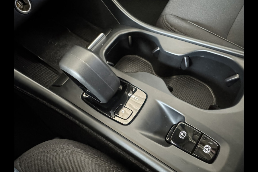 Volvo XC40 1.5 T3 Momentum Automaat Navi Camera Clima Carplay Adapt.cruiseTrekhaak ALl-Seasonbanden