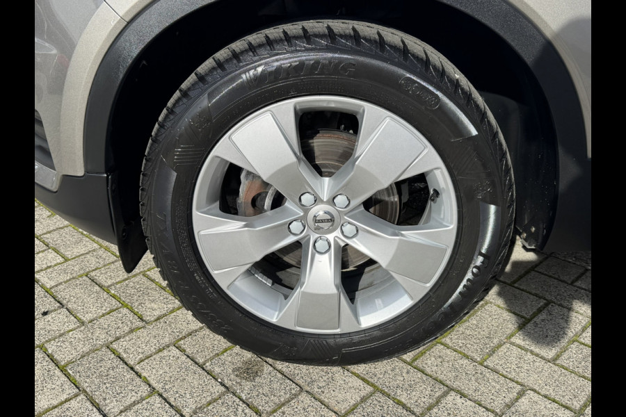 Volvo XC40 1.5 T3 Momentum Automaat Navi Camera Clima Carplay Adapt.cruiseTrekhaak ALl-Seasonbanden