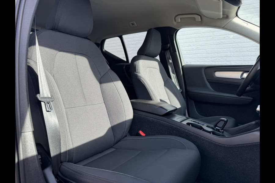 Volvo XC40 1.5 T3 Momentum Automaat Navi Camera Clima Carplay Adapt.cruiseTrekhaak ALl-Seasonbanden