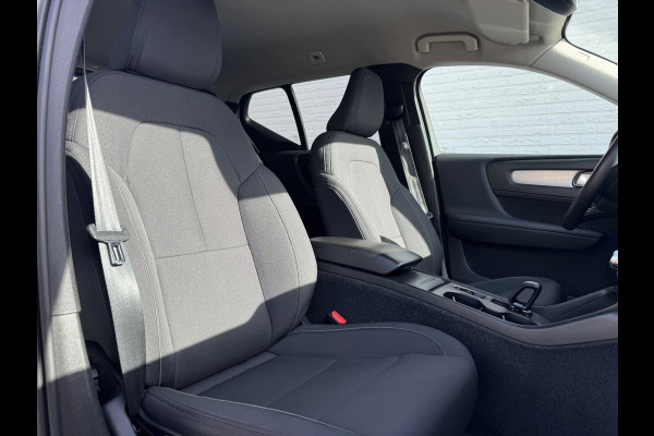 Volvo XC40 1.5 T3 Momentum Automaat Navi Camera Clima Carplay Adapt.cruiseTrekhaak ALl-Seasonbanden