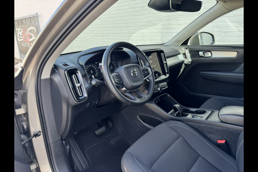 Volvo XC40 1.5 T3 Momentum Automaat Navi Camera Clima Carplay Adapt.cruiseTrekhaak ALl-Seasonbanden