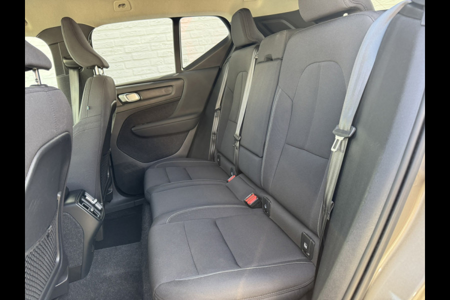 Volvo XC40 1.5 T3 Momentum Automaat Navi Camera Clima Carplay Adapt.cruiseTrekhaak ALl-Seasonbanden
