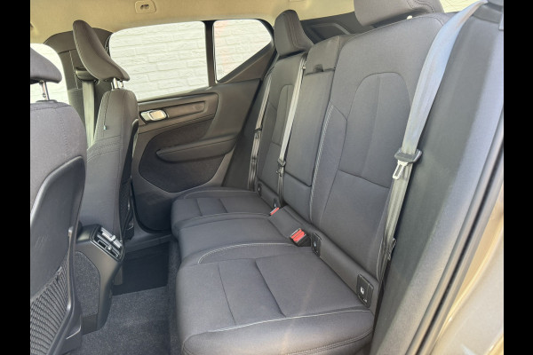 Volvo XC40 1.5 T3 Momentum Automaat Navi Camera Clima Carplay Adapt.cruiseTrekhaak ALl-Seasonbanden