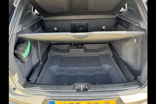 Volvo XC40 1.5 T3 Momentum Automaat Navi Camera Clima Carplay Adapt.cruiseTrekhaak ALl-Seasonbanden