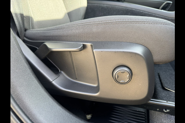 Volvo XC40 1.5 T3 Momentum Automaat Navi Camera Clima Carplay Adapt.cruiseTrekhaak ALl-Seasonbanden