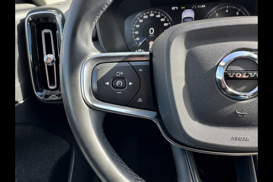 Volvo XC40 1.5 T3 Momentum Automaat Navi Camera Clima Carplay Adapt.cruiseTrekhaak ALl-Seasonbanden