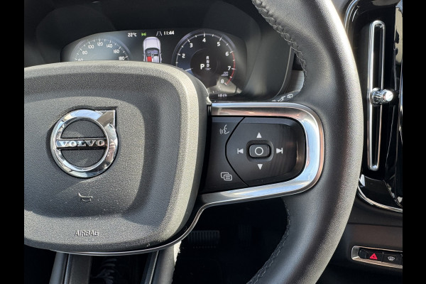Volvo XC40 1.5 T3 Momentum Automaat Navi Camera Clima Carplay Adapt.cruiseTrekhaak ALl-Seasonbanden