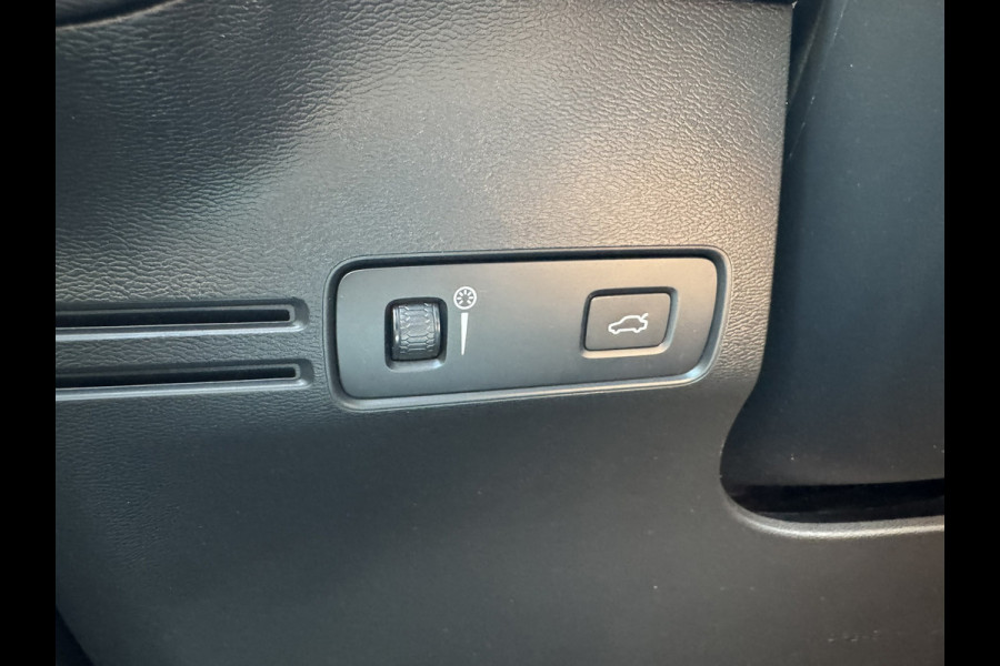 Volvo XC40 1.5 T3 Momentum Automaat Navi Camera Clima Carplay Adapt.cruiseTrekhaak ALl-Seasonbanden
