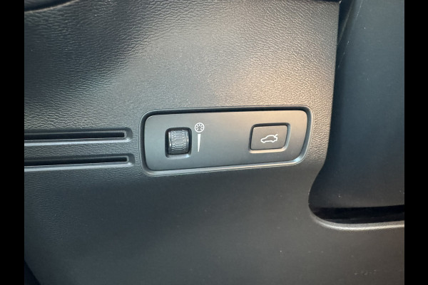 Volvo XC40 1.5 T3 Momentum Automaat Navi Camera Clima Carplay Adapt.cruiseTrekhaak ALl-Seasonbanden