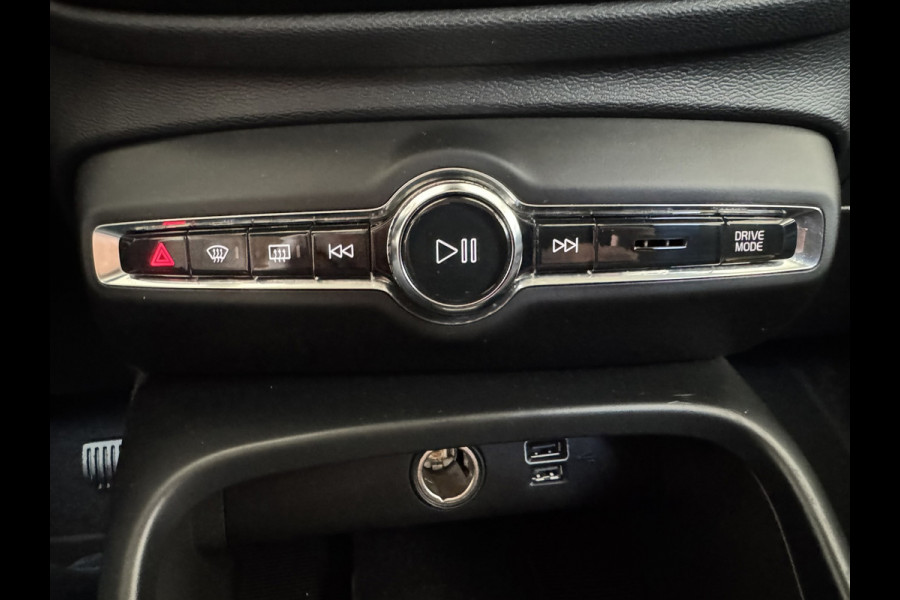 Volvo XC40 1.5 T3 Momentum Automaat Navi Camera Clima Carplay Adapt.cruiseTrekhaak ALl-Seasonbanden