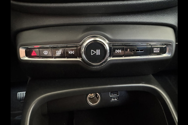 Volvo XC40 1.5 T3 Momentum Automaat Navi Camera Clima Carplay Adapt.cruiseTrekhaak ALl-Seasonbanden