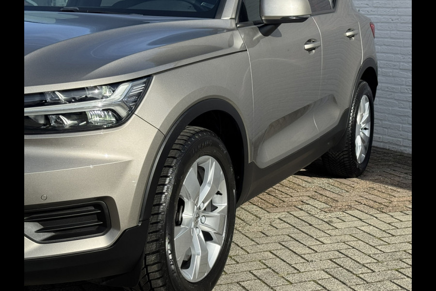 Volvo XC40 1.5 T3 Momentum Automaat Navi Camera Clima Carplay Adapt.cruiseTrekhaak ALl-Seasonbanden