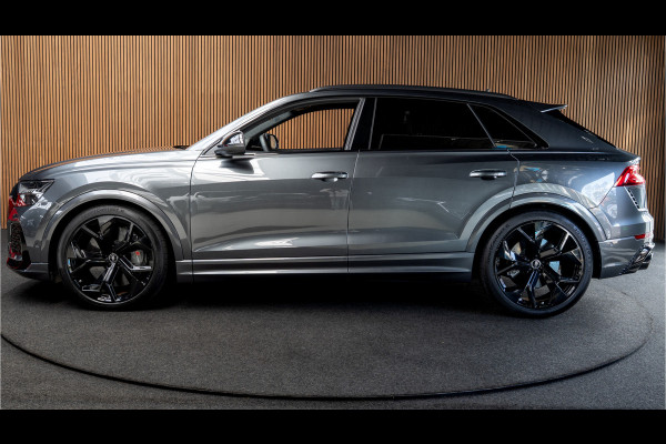 Audi RS Q8 4.0 TFSI B&O HUD Massage Keramisch Softclose ACC PDC Nachtzicht RS Seats Keyless 360 Camera Stoelventilatie Elektr. achterklep Memory seats Elektr. trekhaak Navi Niveauregeling Alcantara binnenhemel Stoelverwarming LM velgen