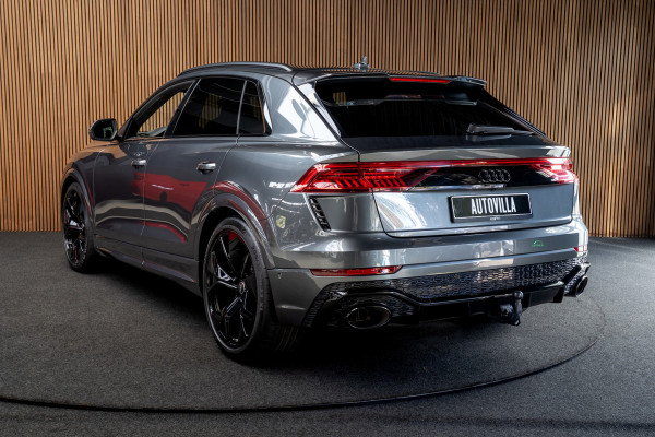 Audi RS Q8 4.0 TFSI B&O HUD Massage Keramisch Softclose ACC PDC Nachtzicht RS Seats Keyless 360 Camera Stoelventilatie Elektr. achterklep Memory seats Elektr. trekhaak Navi Niveauregeling Alcantara binnenhemel Stoelverwarming LM velgen