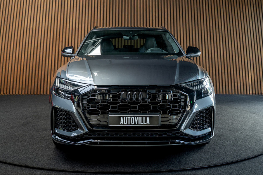Audi RS Q8 4.0 TFSI B&O HUD Massage Keramisch Softclose ACC PDC Nachtzicht RS Seats Keyless 360 Camera Stoelventilatie Elektr. achterklep Memory seats Elektr. trekhaak Navi Niveauregeling Alcantara binnenhemel Stoelverwarming LM velgen