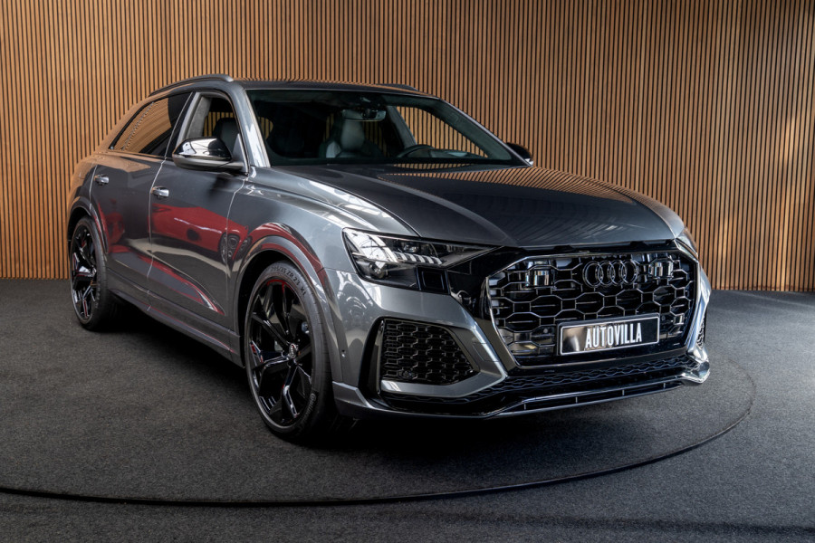 Audi RS Q8 4.0 TFSI B&O HUD Massage Keramisch Softclose ACC PDC Nachtzicht RS Seats Keyless 360 Camera Stoelventilatie Elektr. achterklep Memory seats Elektr. trekhaak Navi Niveauregeling Alcantara binnenhemel Stoelverwarming LM velgen