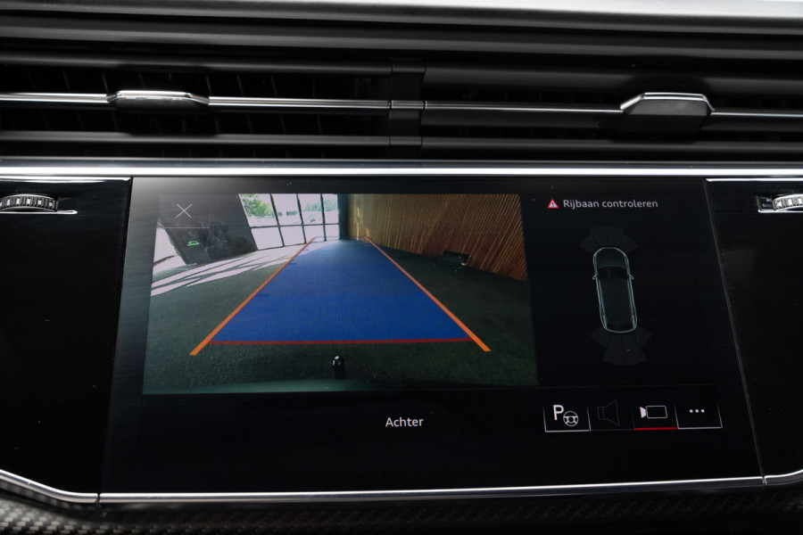 Audi RS Q8 4.0 TFSI B&O HUD Massage Keramisch Softclose ACC PDC Nachtzicht RS Seats Keyless 360 Camera Stoelventilatie Elektr. achterklep Memory seats Elektr. trekhaak Navi Niveauregeling Alcantara binnenhemel Stoelverwarming LM velgen