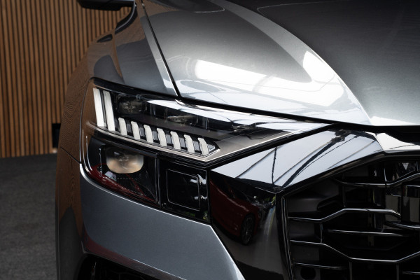 Audi RS Q8 4.0 TFSI B&O HUD Massage Keramisch Softclose ACC PDC Nachtzicht RS Seats Keyless 360 Camera Stoelventilatie Elektr. achterklep Memory seats Elektr. trekhaak Navi Niveauregeling Alcantara binnenhemel Stoelverwarming LM velgen