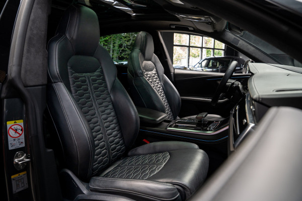 Audi RS Q8 4.0 TFSI B&O HUD Massage Keramisch Softclose ACC PDC Nachtzicht RS Seats Keyless 360 Camera Stoelventilatie Elektr. achterklep Memory seats Elektr. trekhaak Navi Niveauregeling Alcantara binnenhemel Stoelverwarming LM velgen