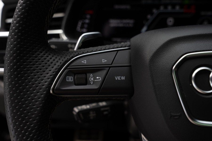 Audi RS Q8 4.0 TFSI B&O HUD Massage Keramisch Softclose ACC PDC Nachtzicht RS Seats Keyless 360 Camera Stoelventilatie Elektr. achterklep Memory seats Elektr. trekhaak Navi Niveauregeling Alcantara binnenhemel Stoelverwarming LM velgen