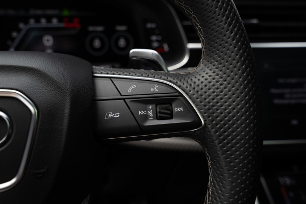 Audi RS Q8 4.0 TFSI B&O HUD Massage Keramisch Softclose ACC PDC Nachtzicht RS Seats Keyless 360 Camera Stoelventilatie Elektr. achterklep Memory seats Elektr. trekhaak Navi Niveauregeling Alcantara binnenhemel Stoelverwarming LM velgen