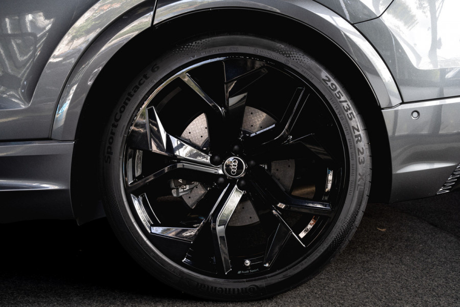 Audi RS Q8 4.0 TFSI B&O HUD Massage Keramisch Softclose ACC PDC Nachtzicht RS Seats Keyless 360 Camera Stoelventilatie Elektr. achterklep Memory seats Elektr. trekhaak Navi Niveauregeling Alcantara binnenhemel Stoelverwarming LM velgen