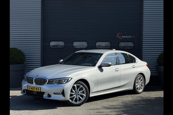 BMW 3-serie 330e High Executive | Camera | Navigatie | Memory Stoelen | Lederen Bekleding | Stoelverwarming |