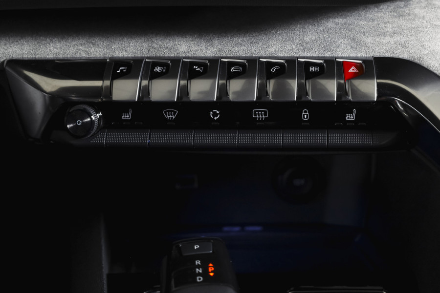 Peugeot 3008 1.2 PureTech Blue Lease GT 131 PK | black pakket | S/K-Panodak | Dig. Cockpit | Adapt. Cruise | Stoelverw. | PDC | Camera | NAV + App. Connect | ECC | Elek. Klep | LM 19" |