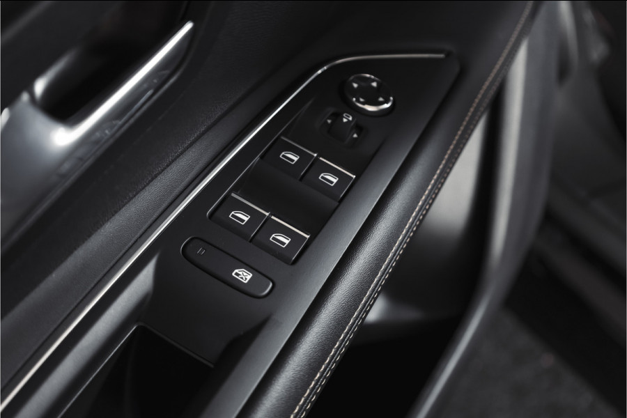 Peugeot 3008 1.2 PureTech Blue Lease GT 131 PK | black pakket | S/K-Panodak | Dig. Cockpit | Adapt. Cruise | Stoelverw. | PDC | Camera | NAV + App. Connect | ECC | Elek. Klep | LM 19" |