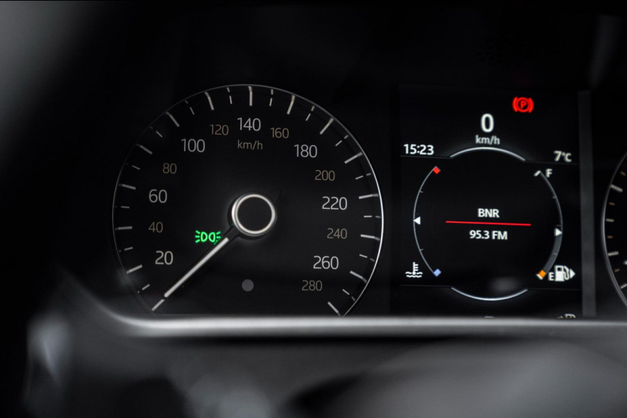 Land Rover Range Rover Velar 2.0 Turbo 250 PK 1e eigenaar AWD R-Dynamic Keyless Stoelverwarming Trekhaak 21''