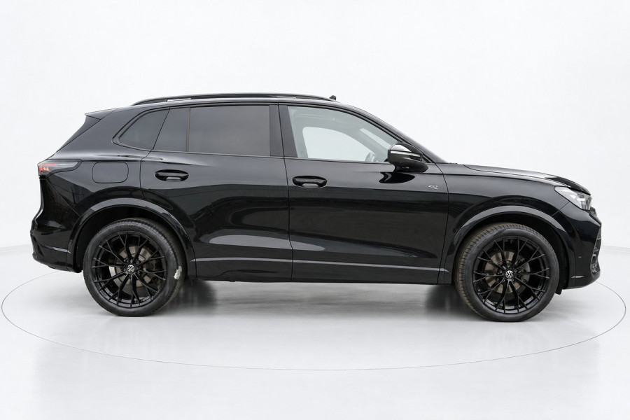 Volkswagen Tiguan 1.5 eTSI 3x R Line PANO IQ HEAD UP H&K 360