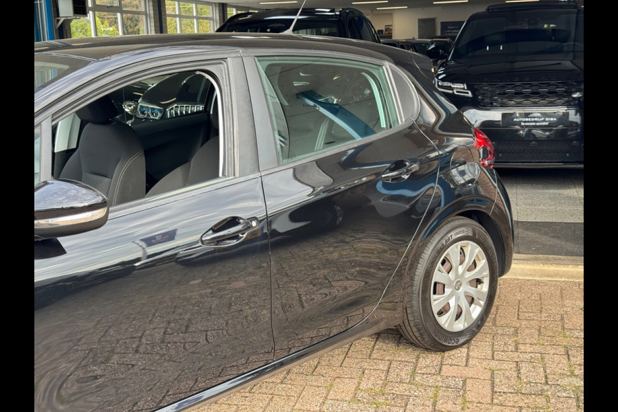 Peugeot 208 1.2 PureTech Active 2018 ZWART AIRCO APK NAP!