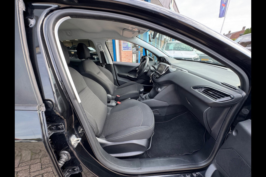 Peugeot 208 1.2 PureTech Active 2018 ZWART AIRCO APK NAP!