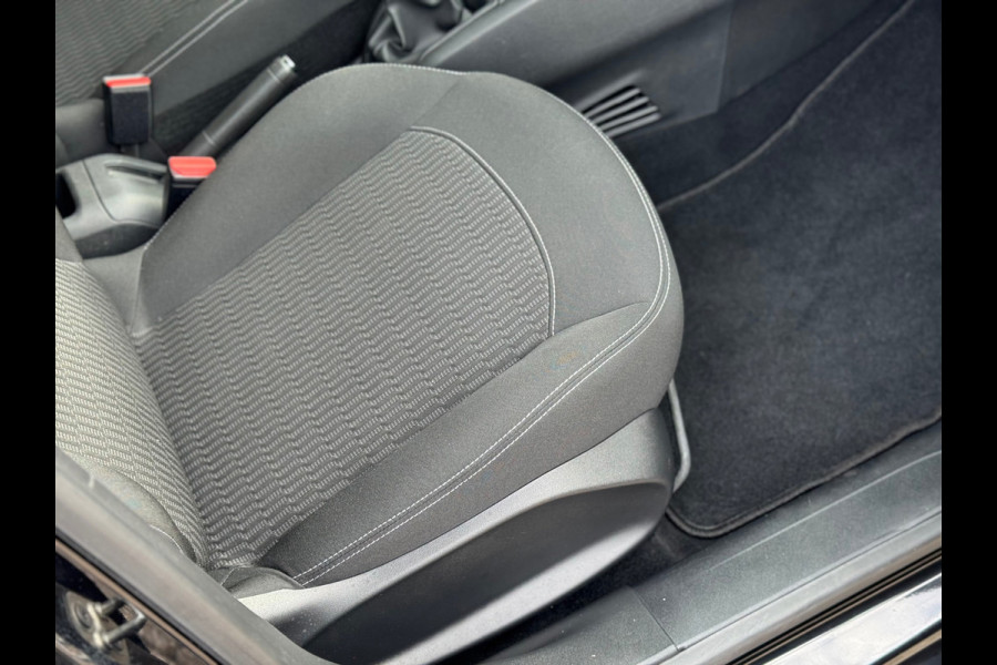 Peugeot 208 1.2 PureTech Active 2018 ZWART AIRCO APK NAP!