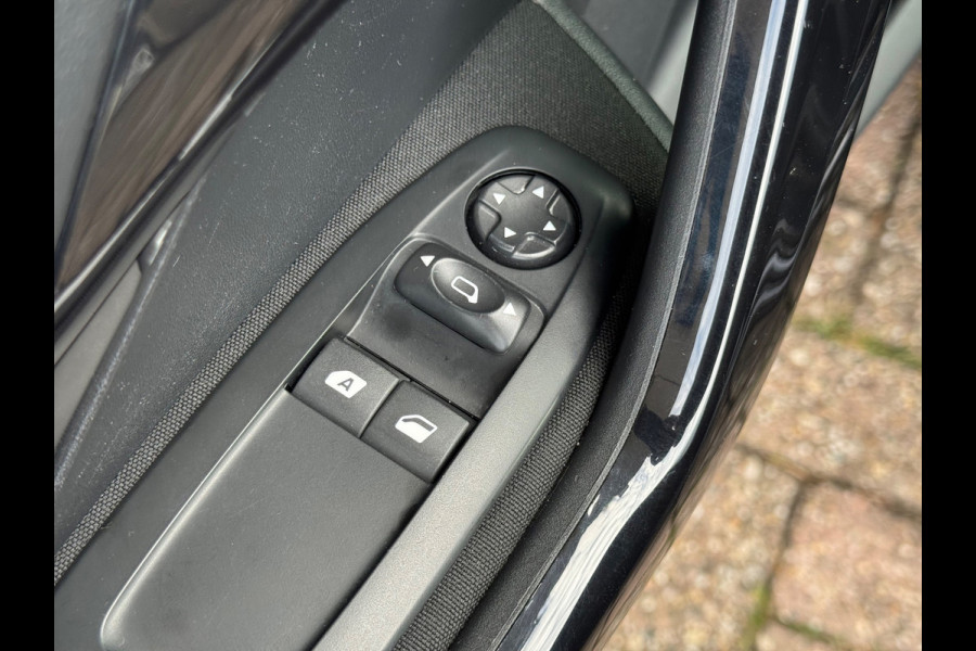 Peugeot 208 1.2 PureTech Active 2018 ZWART AIRCO APK NAP!