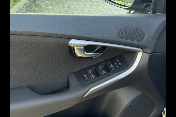 Volvo V40 2.0 T2 Momentum | Navi, PDC, Cruise, Trekhaak afn., Climate |