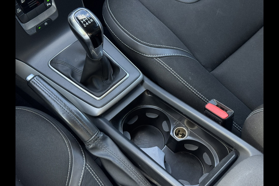 Volvo V40 2.0 T2 Momentum | Navi, PDC, Cruise, Trekhaak afn., Climate |