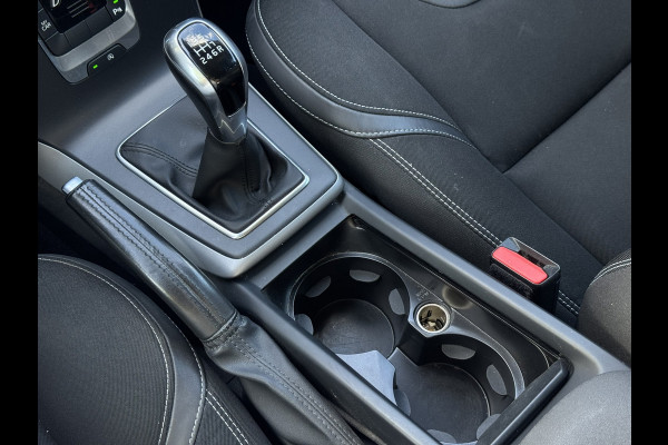 Volvo V40 2.0 T2 Momentum | Navi, PDC, Cruise, Trekhaak afn., Climate |