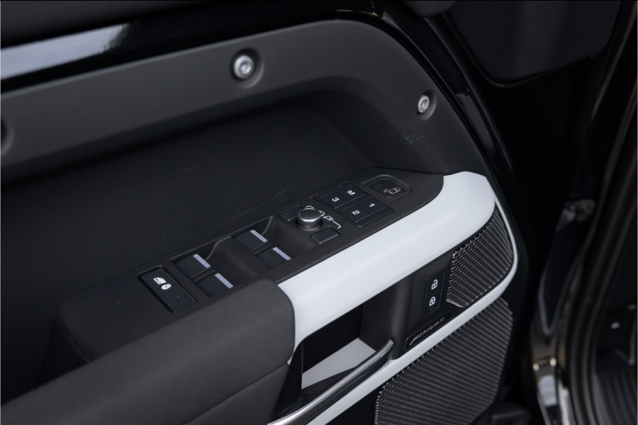 Land Rover Defender 3.0 D250 110 SE Commercial - Standkachel - Black Pack