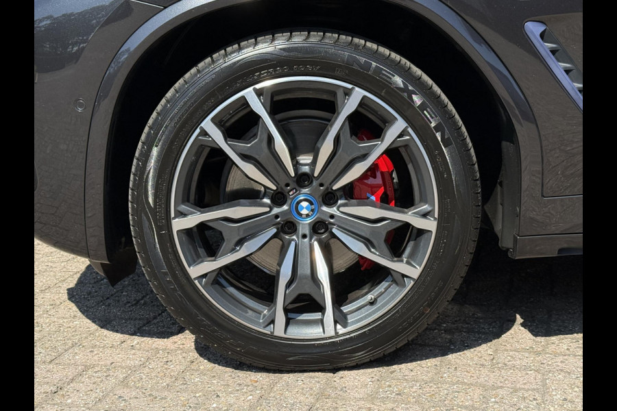 BMW X3 xDrive30e M SPORT | SPORTREMMEN ROOD | PANORAMA | TREKHAAK | ADAPTIEF ONDERSTEL | CAMERA | KEYLESS |
